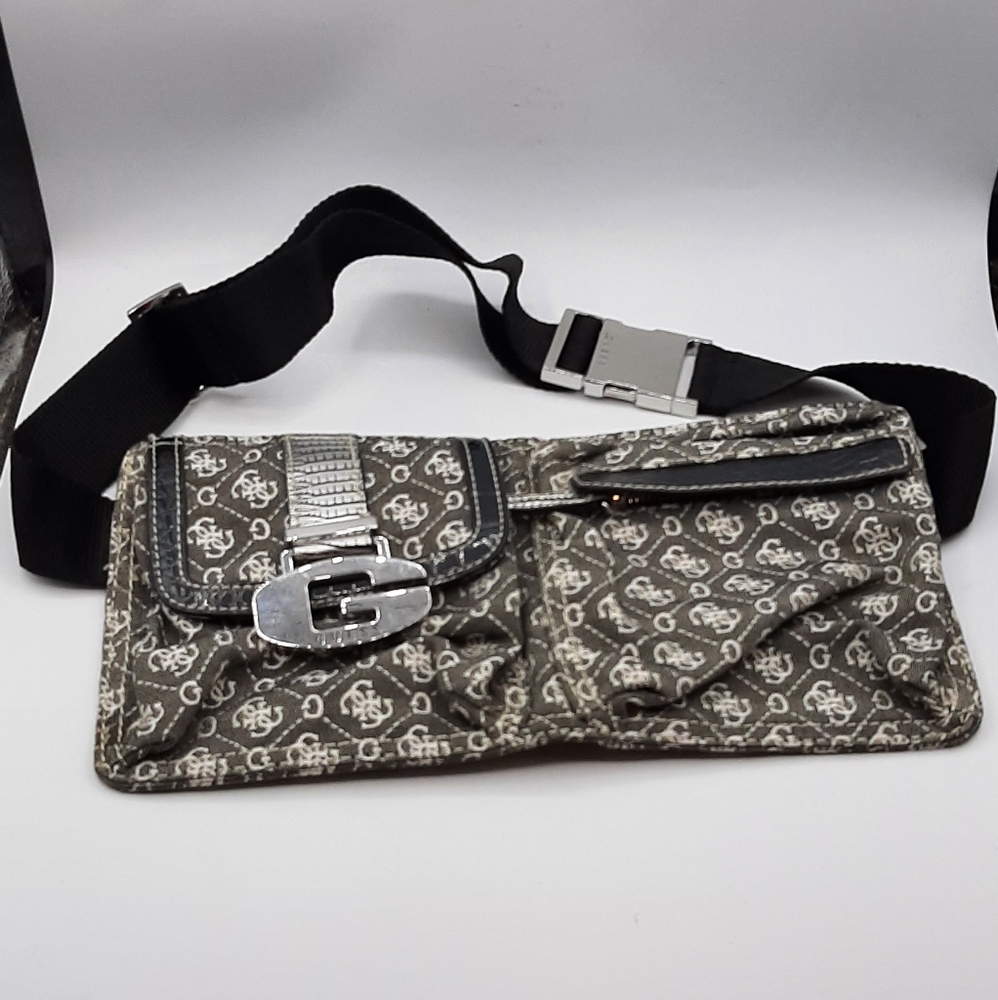 Guess Signature Fanny Pack Waist Bag 3 Separate Pockets Like New